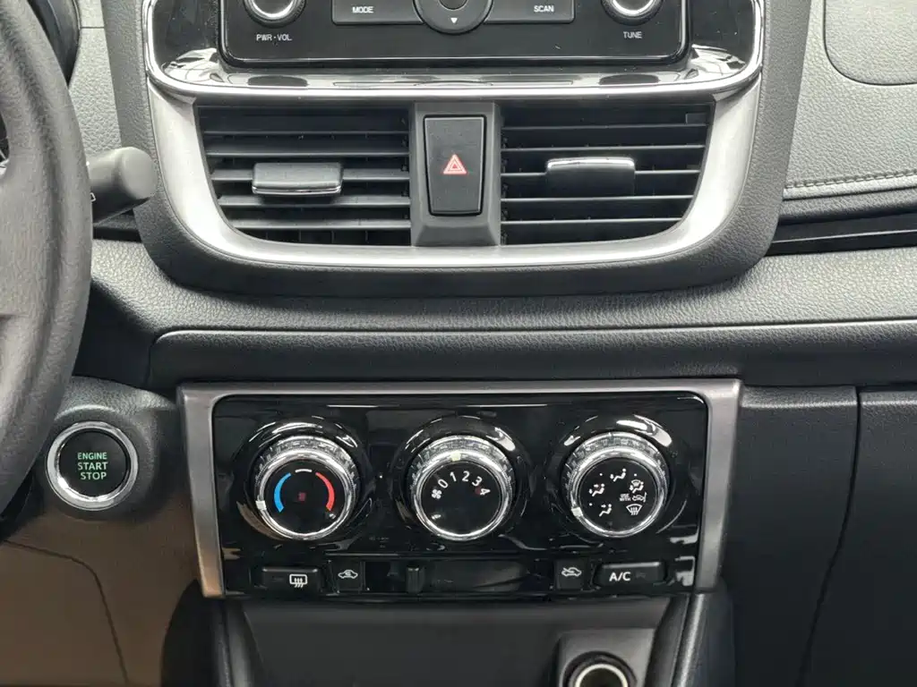 Toyota Yaris L — миниатюра 8