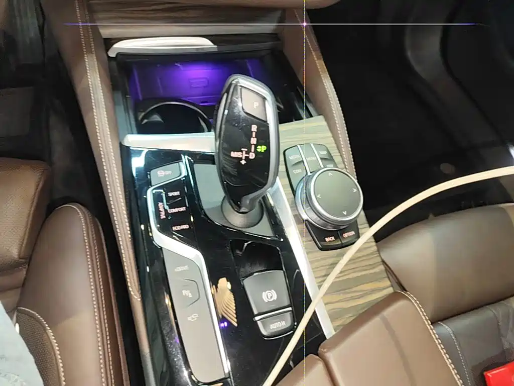 BMW 5 Series New Energy — миниатюра 14