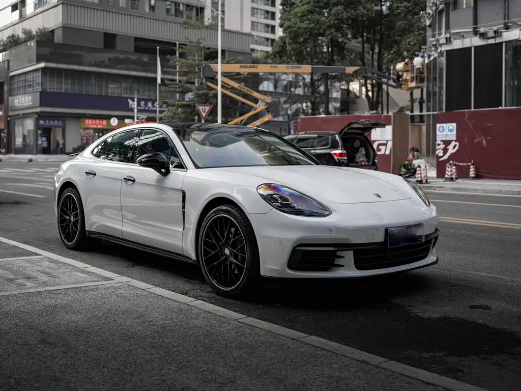 PORSCHE PANAMERA