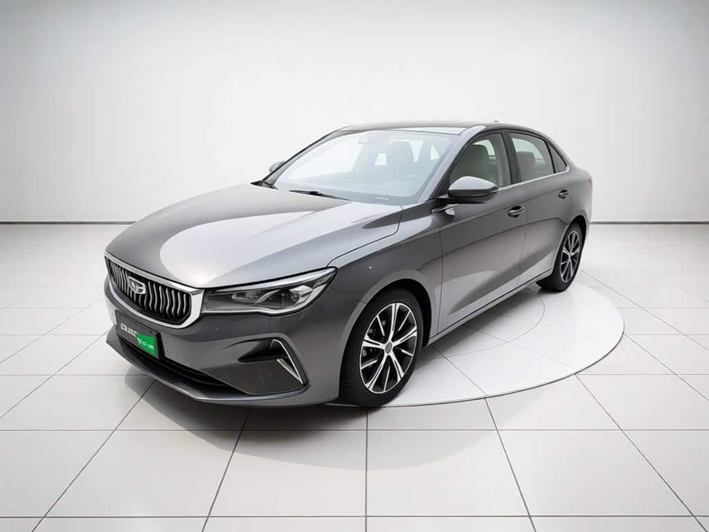 Geely Emgrand 1.5 л 2022 г. Серебристо-серый, пробег 35700 км
