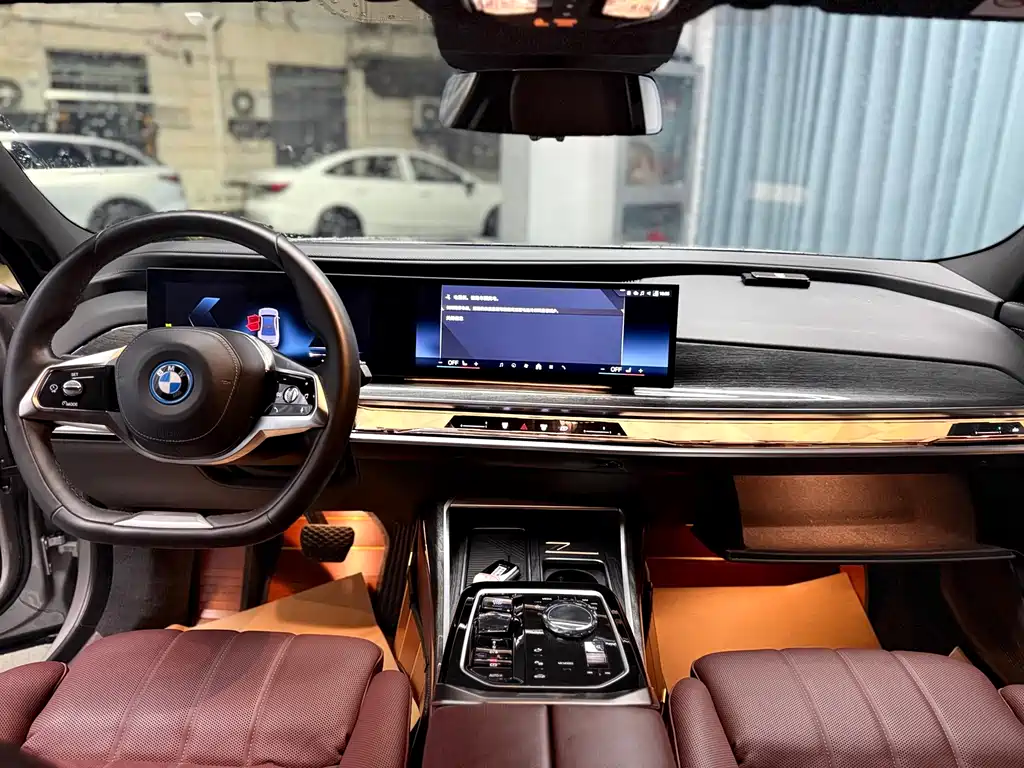BMW i7 — миниатюра 4