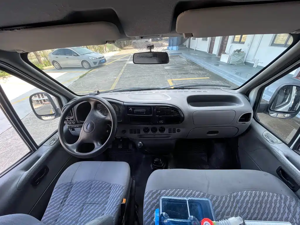 Ford Transit Classic — миниатюра 11