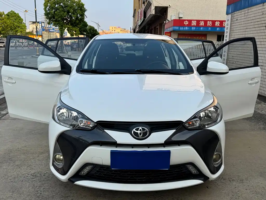 Toyota Yaris L — миниатюра 2