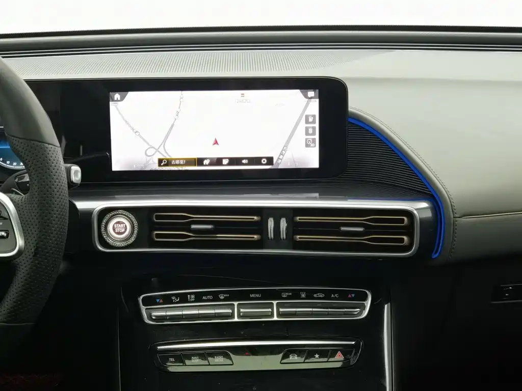Mercedes-Benz EQC — миниатюра 12