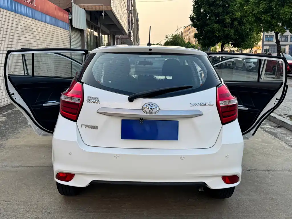 Toyota Yaris L — миниатюра 8
