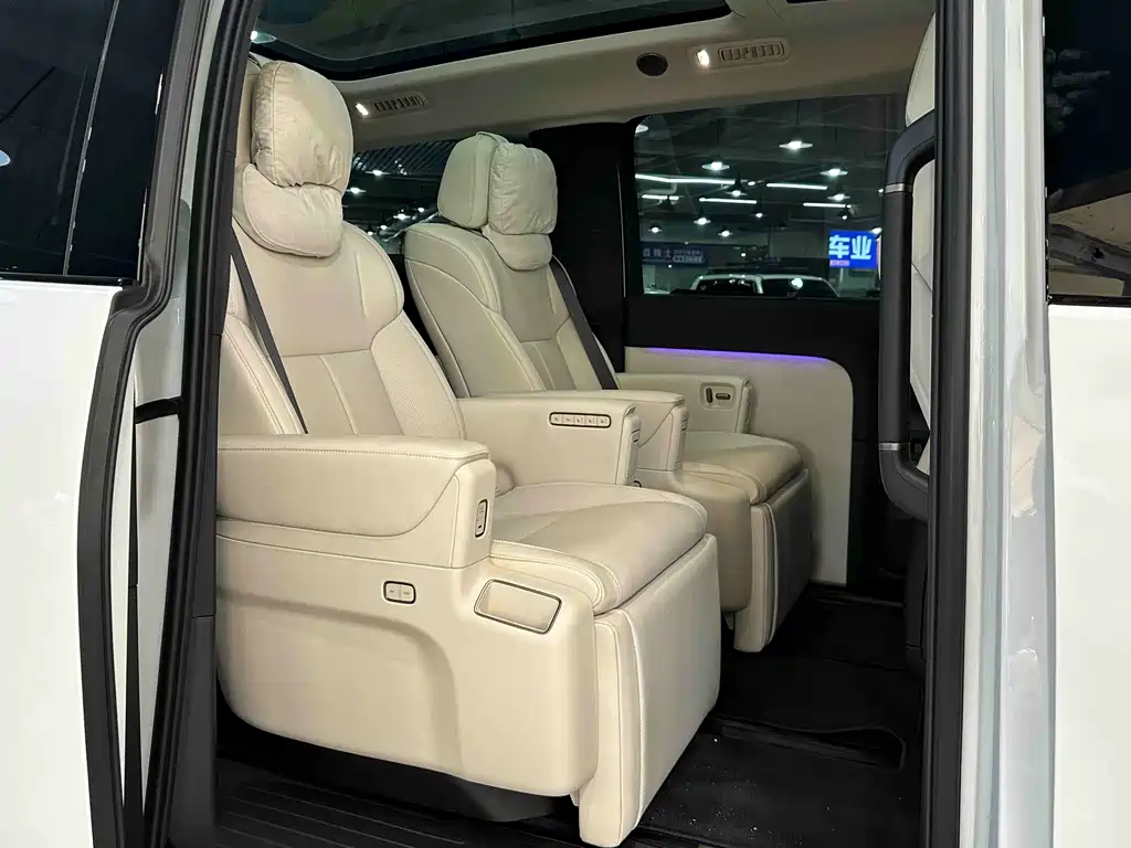 Li Auto MEGA 2025 Home