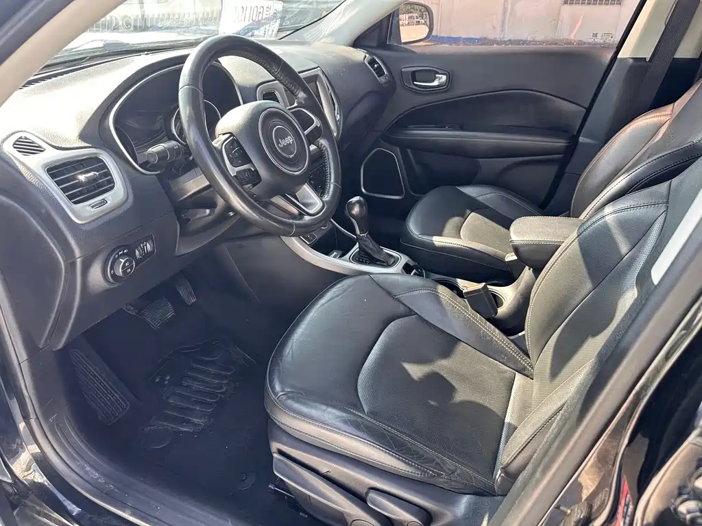 Jeep Compass — миниатюра 5