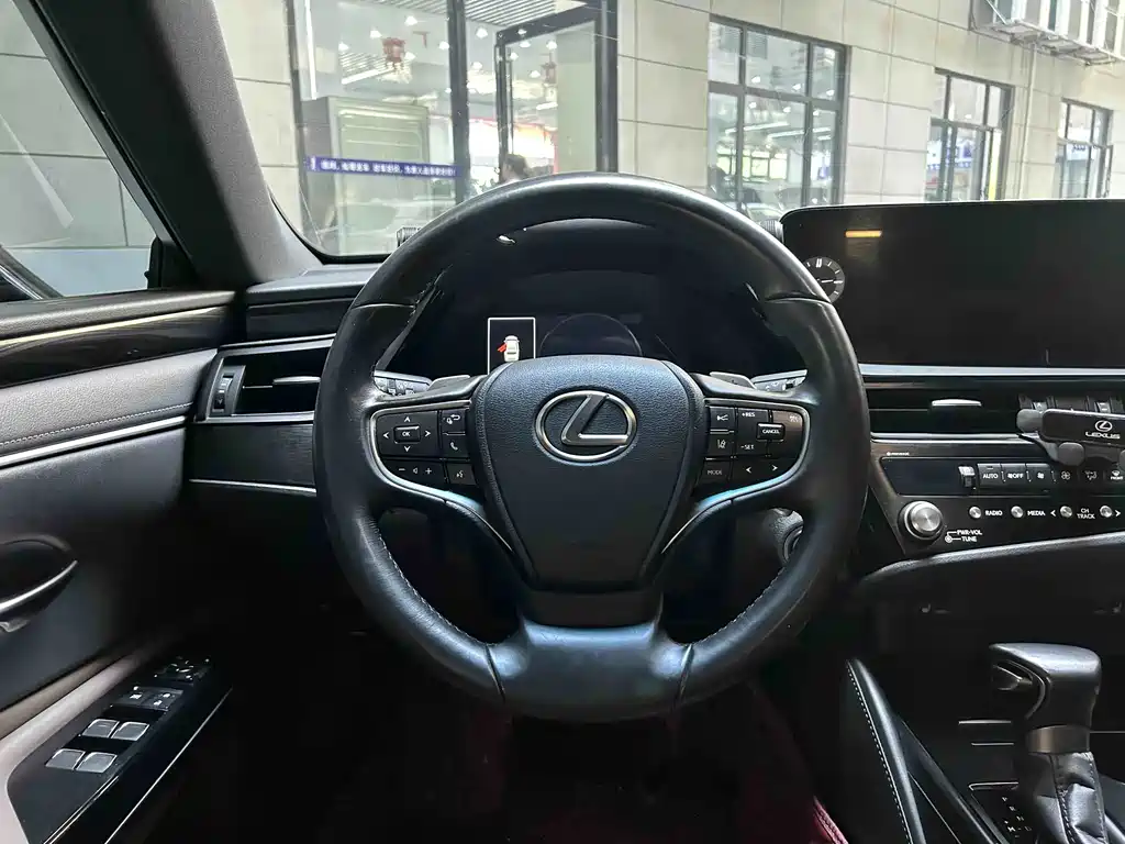 Lexus ES — миниатюра 10