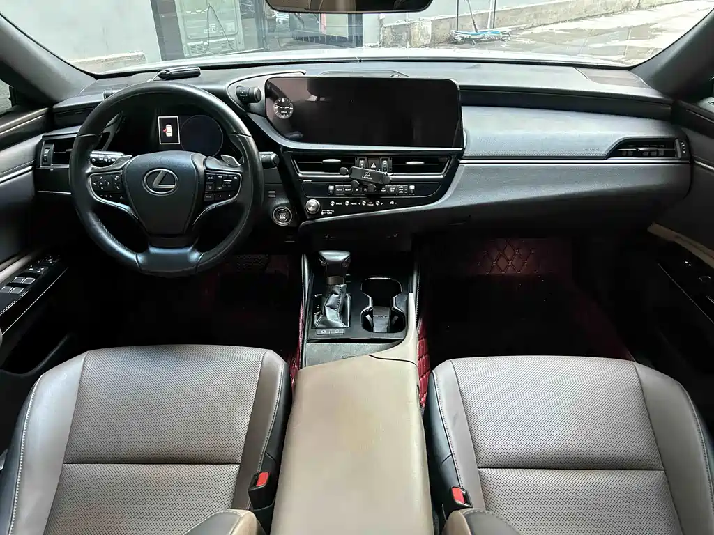 Lexus ES — миниатюра 12