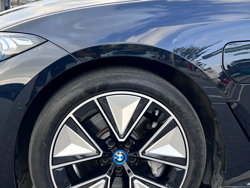 BMW i3 2023 eDrive 40 L Sport