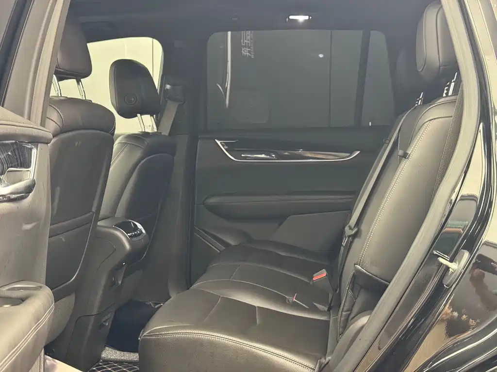 Cadillac XT6 2022 2.0T мест Luxury