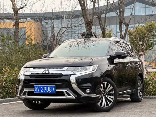 MITSUBISHI OUTLANDER