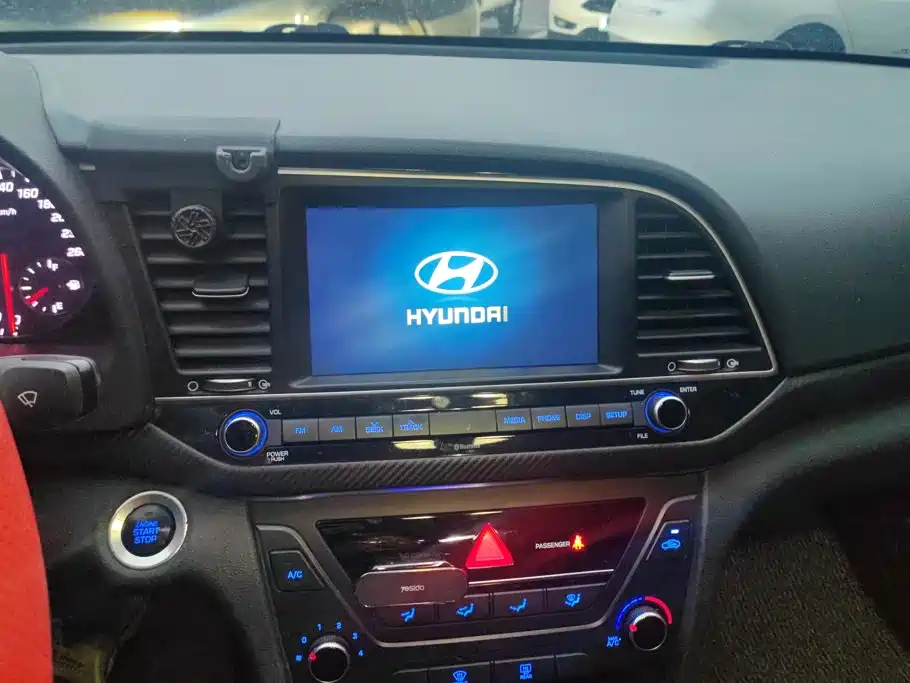 Hyundai Elantra — миниатюра 13