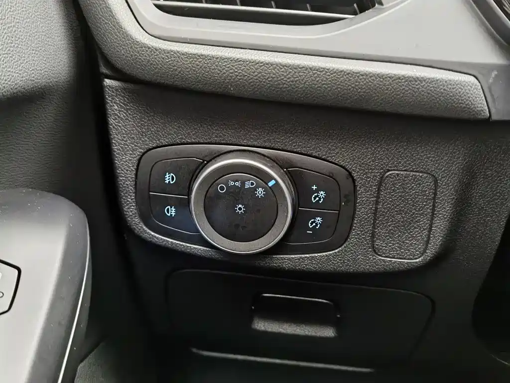 Ford Focus — миниатюра 21