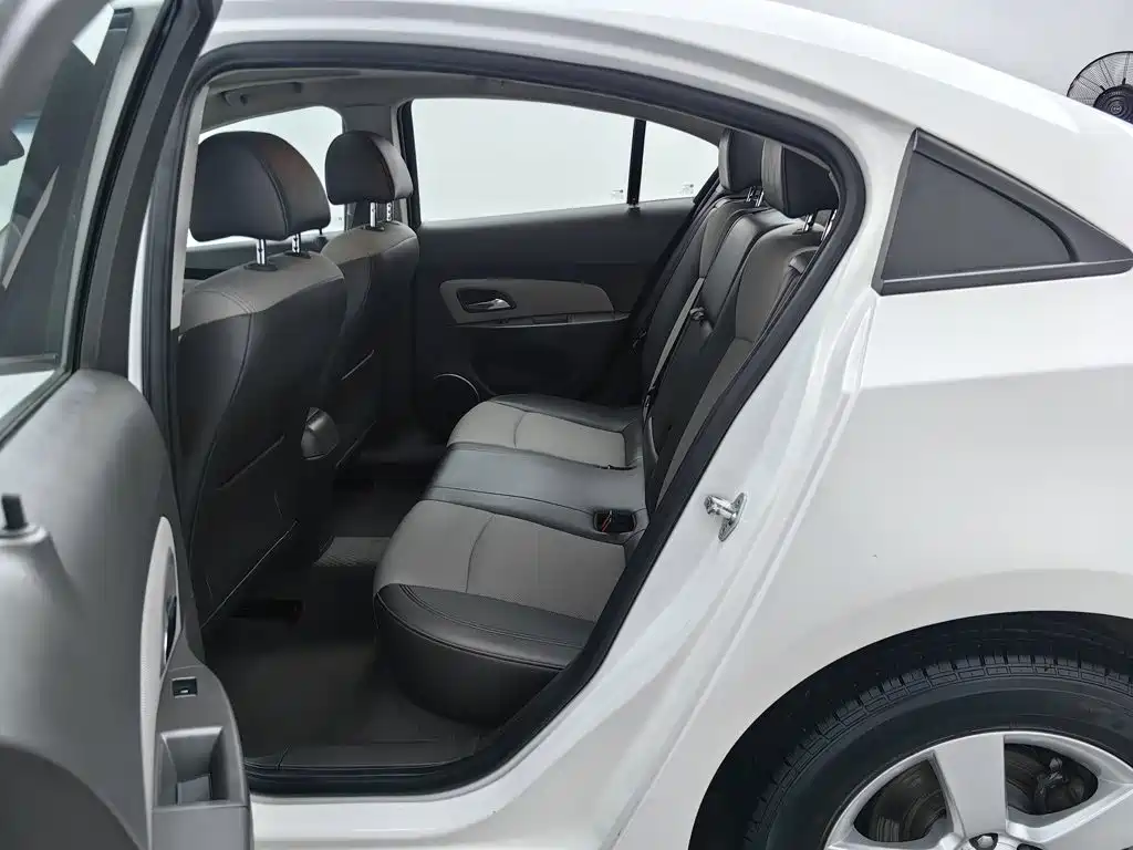 Chevrolet Cruze — миниатюра 15