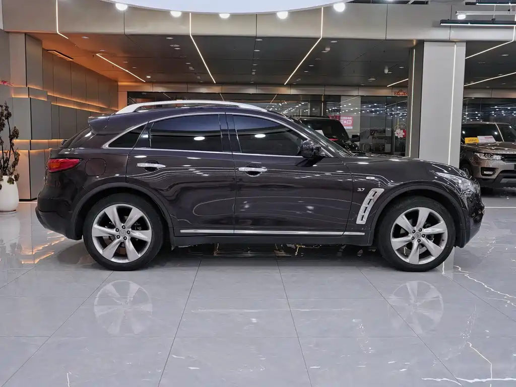 Infiniti QX70 2013 3.7L Standard