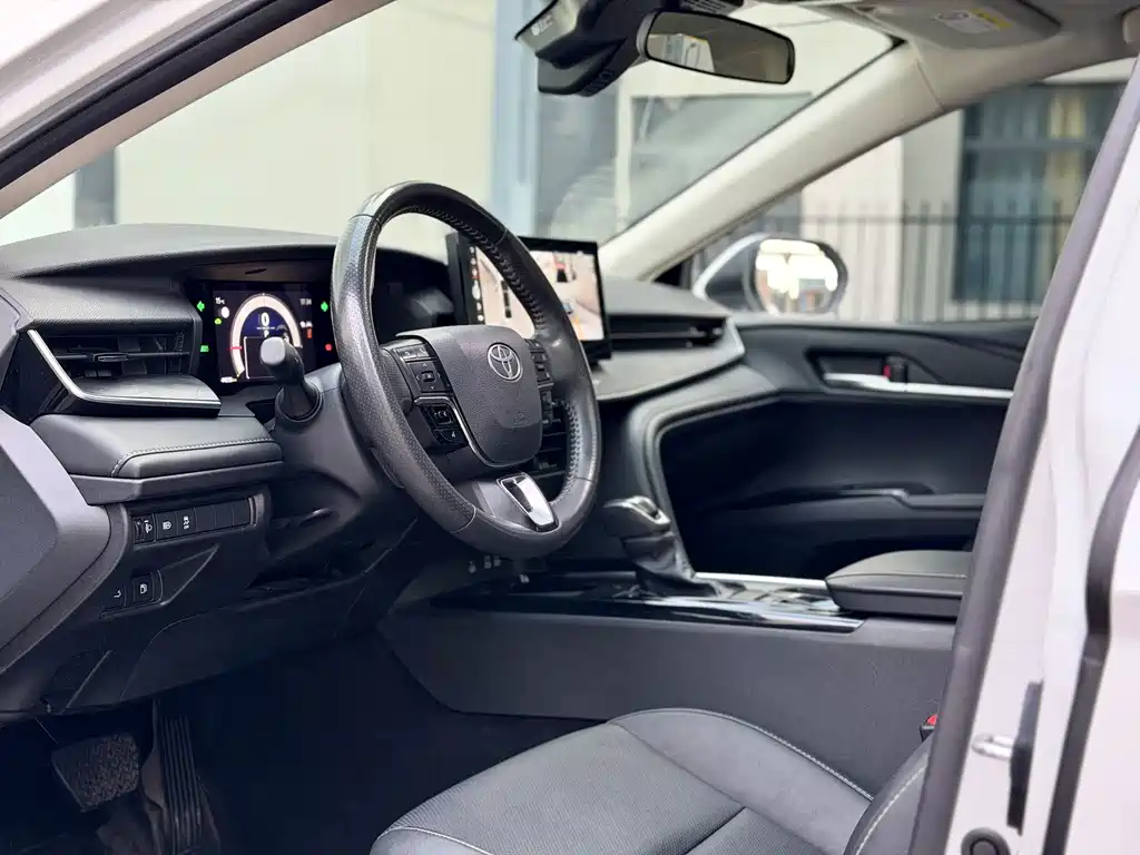 Toyota Camry — миниатюра 10