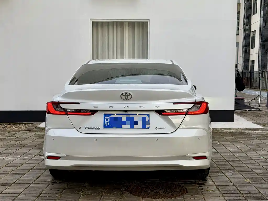 Toyota Camry — миниатюра 8