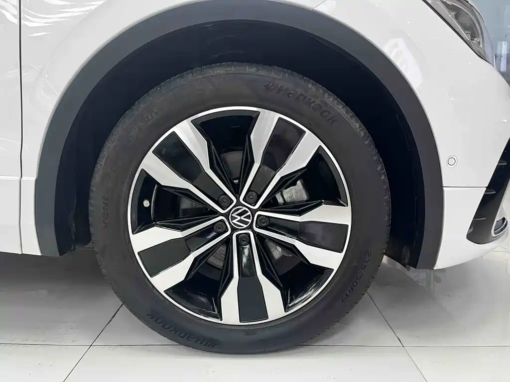 Volkswagen Tiguan L — миниатюра 19