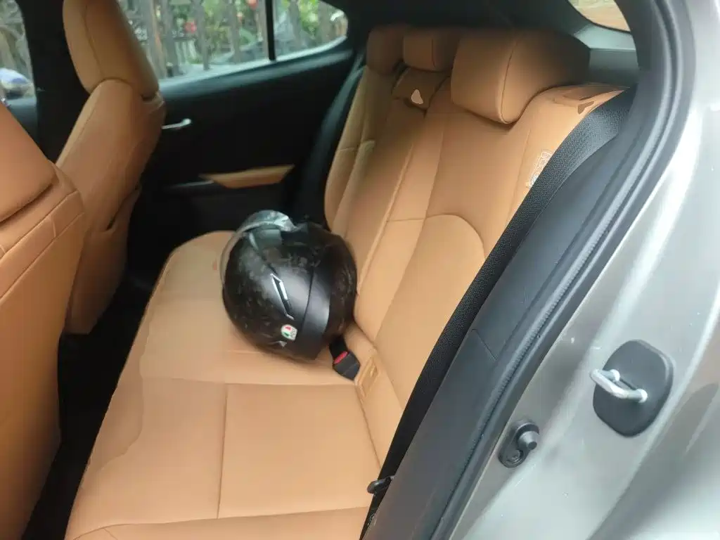 Lexus UX — миниатюра 13
