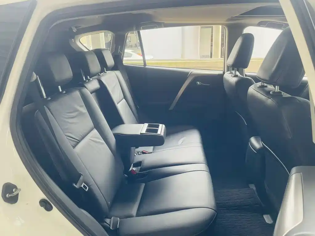 Toyota RAV4 — миниатюра 11