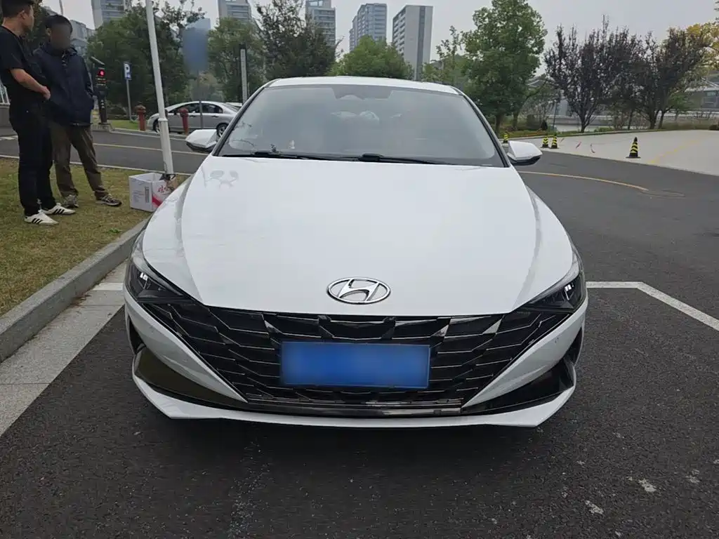 Hyundai Elantra 2021 — фото 2