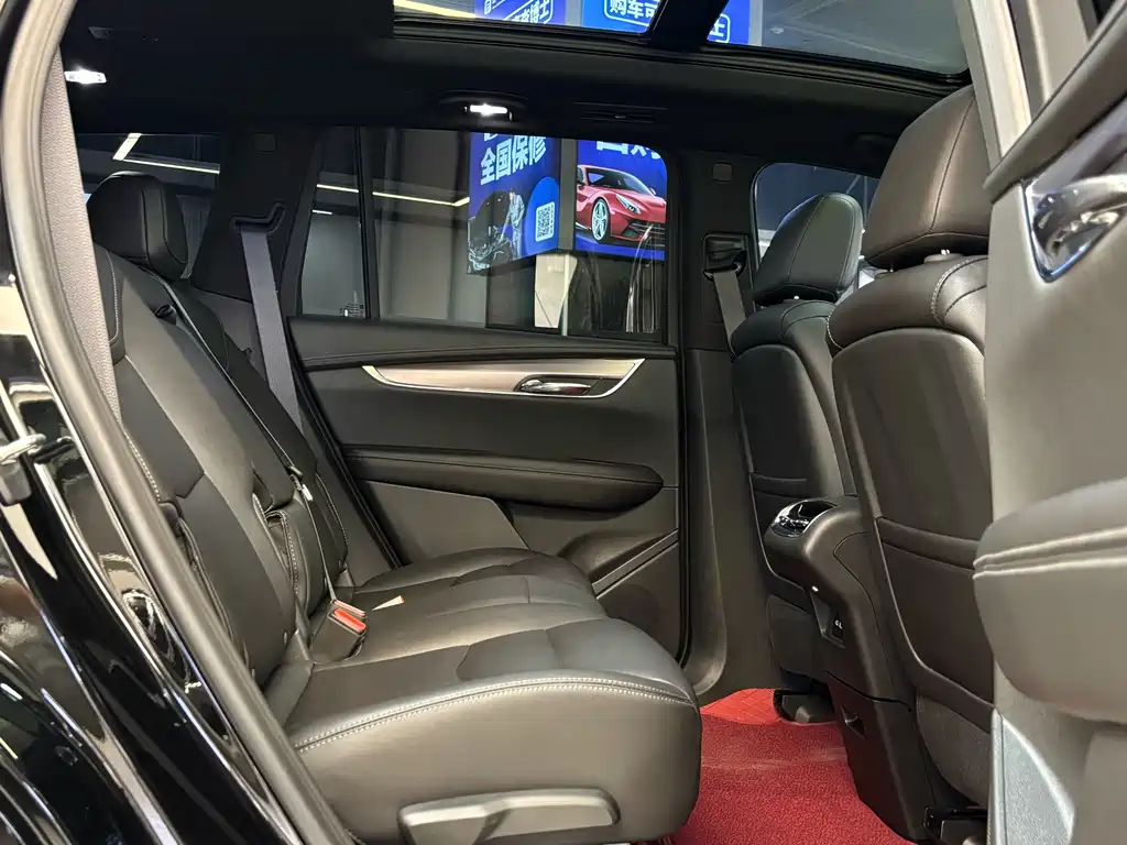 CADILLAC XT6