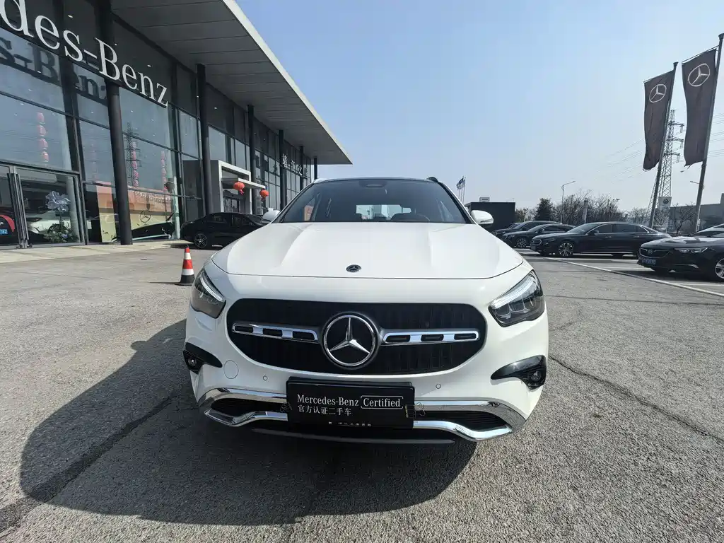 MERCEDES-BENZ GLA