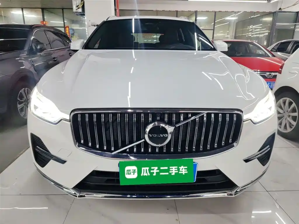 Volvo XC60 2025 B5 Luxury