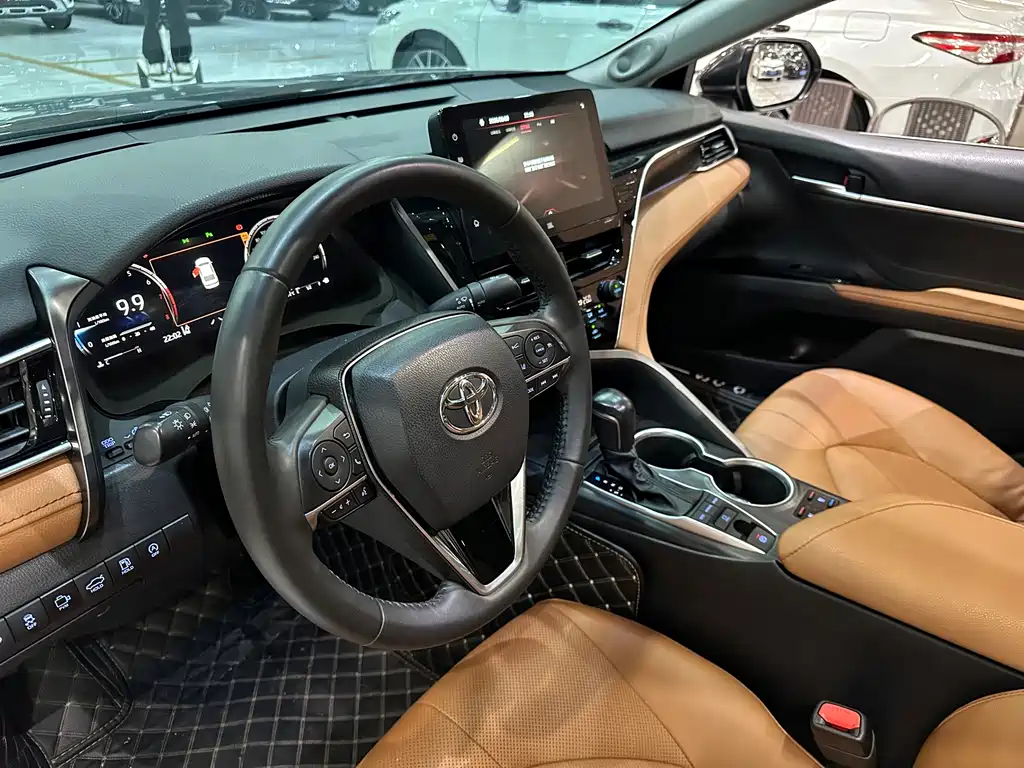 Toyota Camry — миниатюра 5