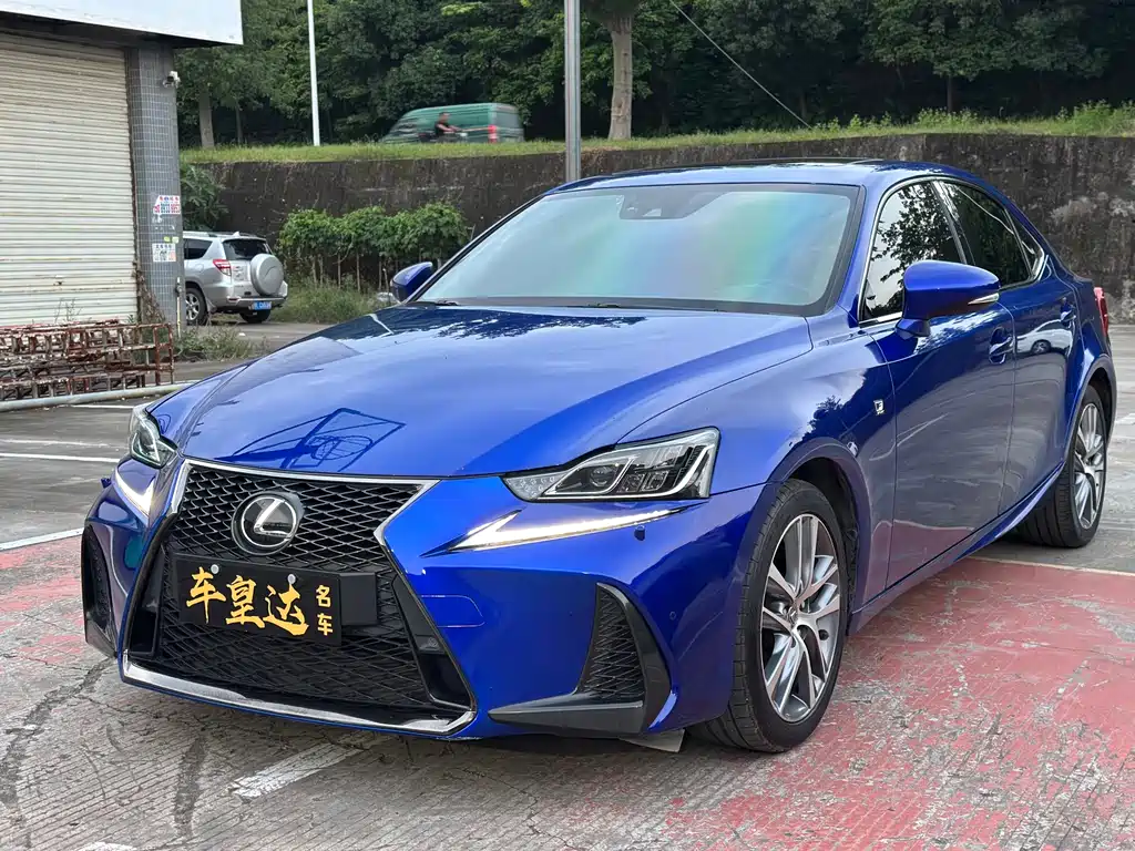 Lexus IS