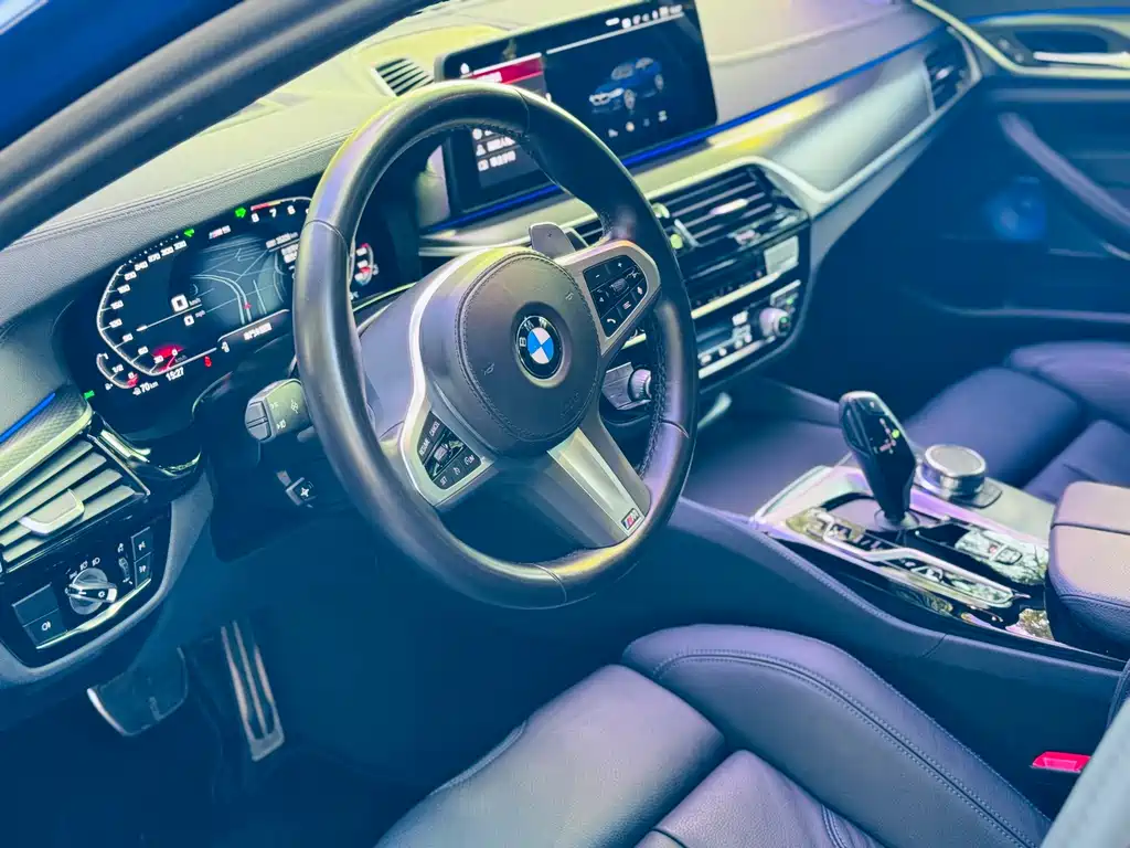 BMW 5 Series 2022 — фото 20