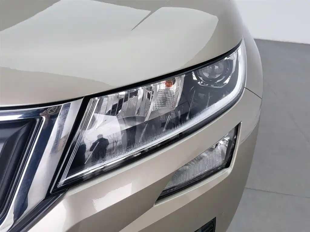 Skoda Kodiaq 2019 TSI330 5 мест Standard VI