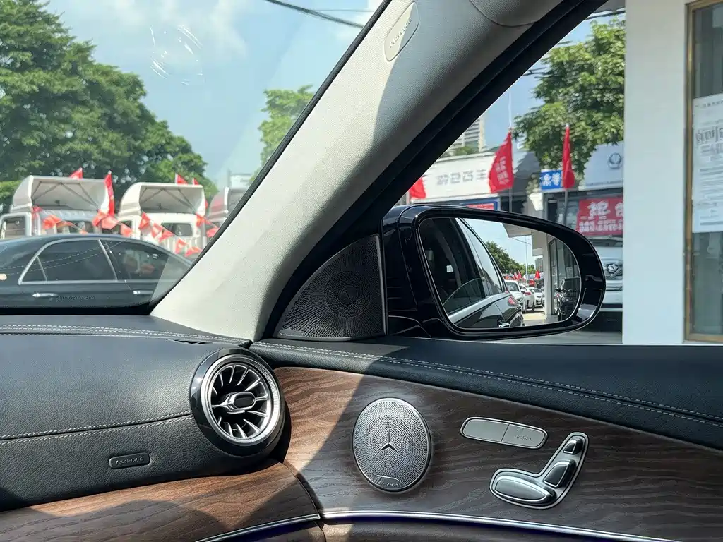 Mercedes-Benz E-Class — миниатюра 14
