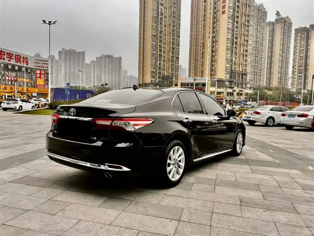 TOYOTA CAMRY