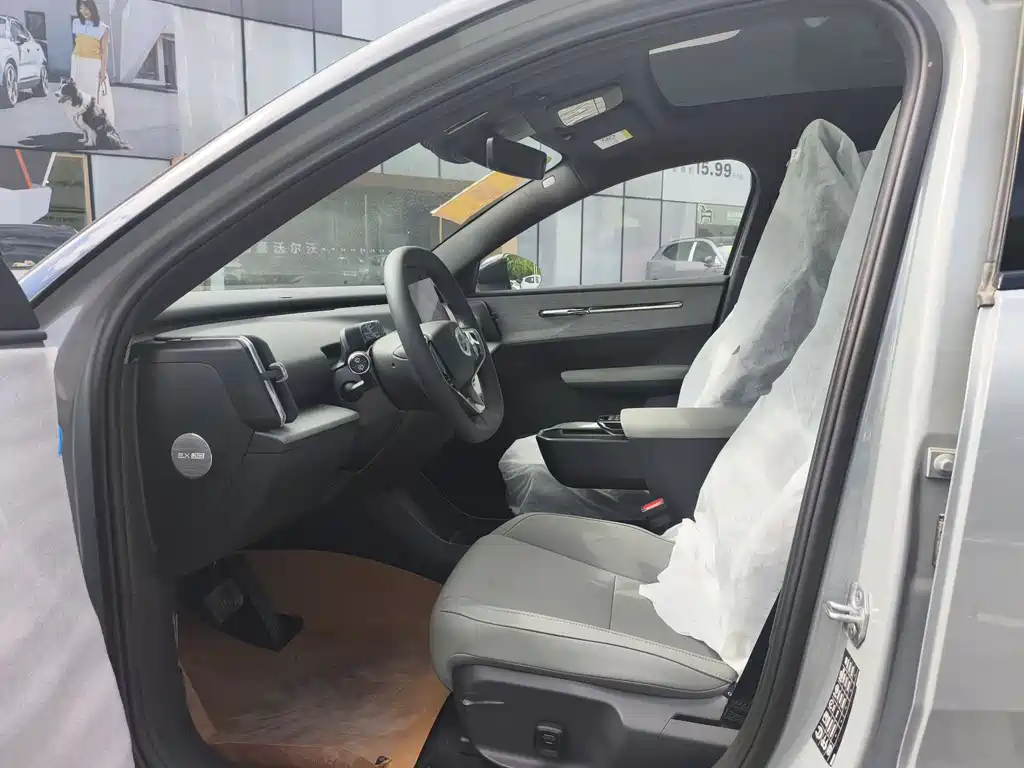 Volvo EX30 2025 Plus