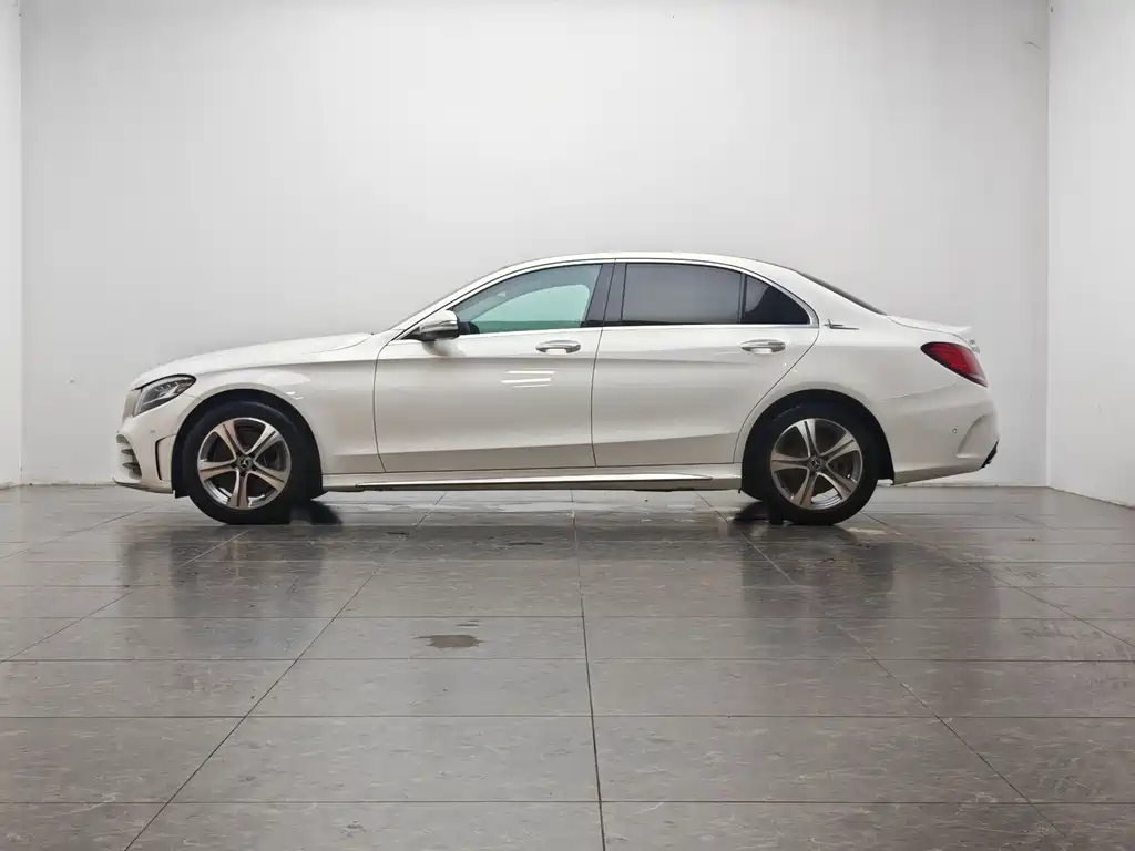 Mercedes-Benz C-Class — миниатюра 11