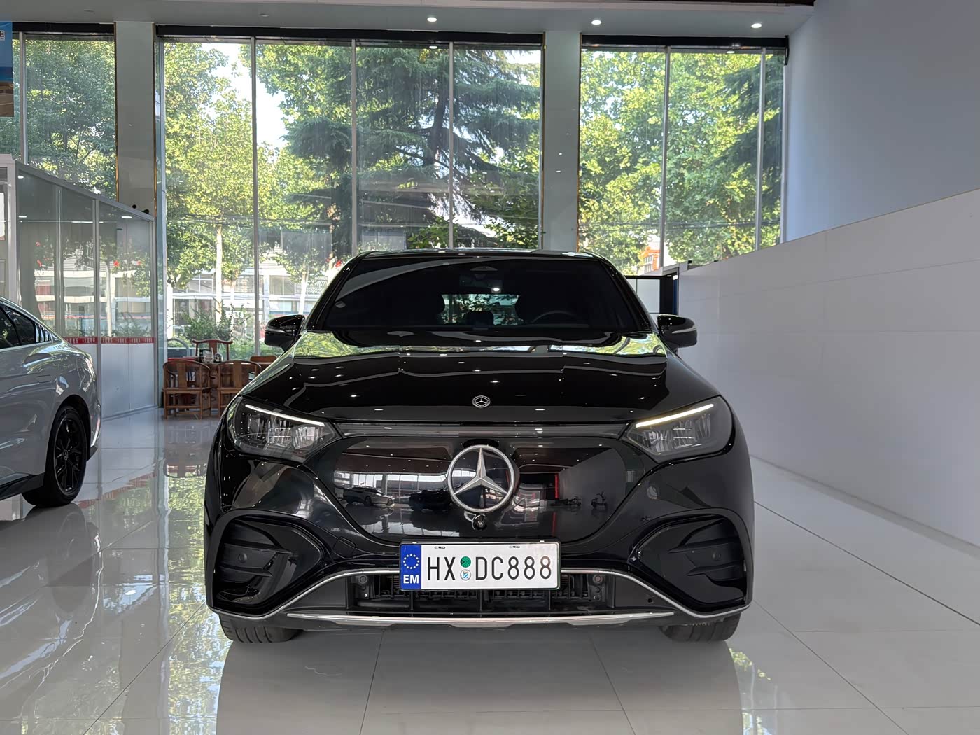 Mercedes-Benz EQE SUV