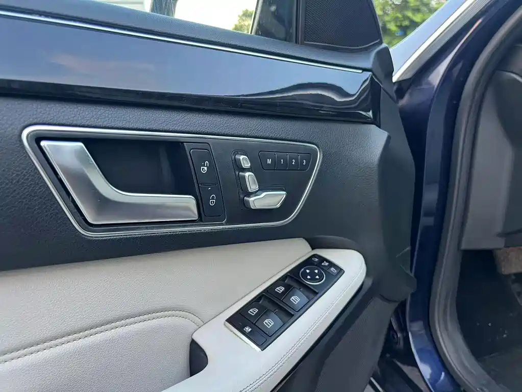 Mercedes-Benz E-Class — миниатюра 11