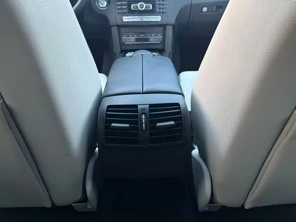 Mercedes-Benz E-Class — миниатюра 10
