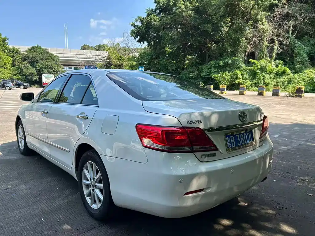 Toyota Camry — миниатюра 4