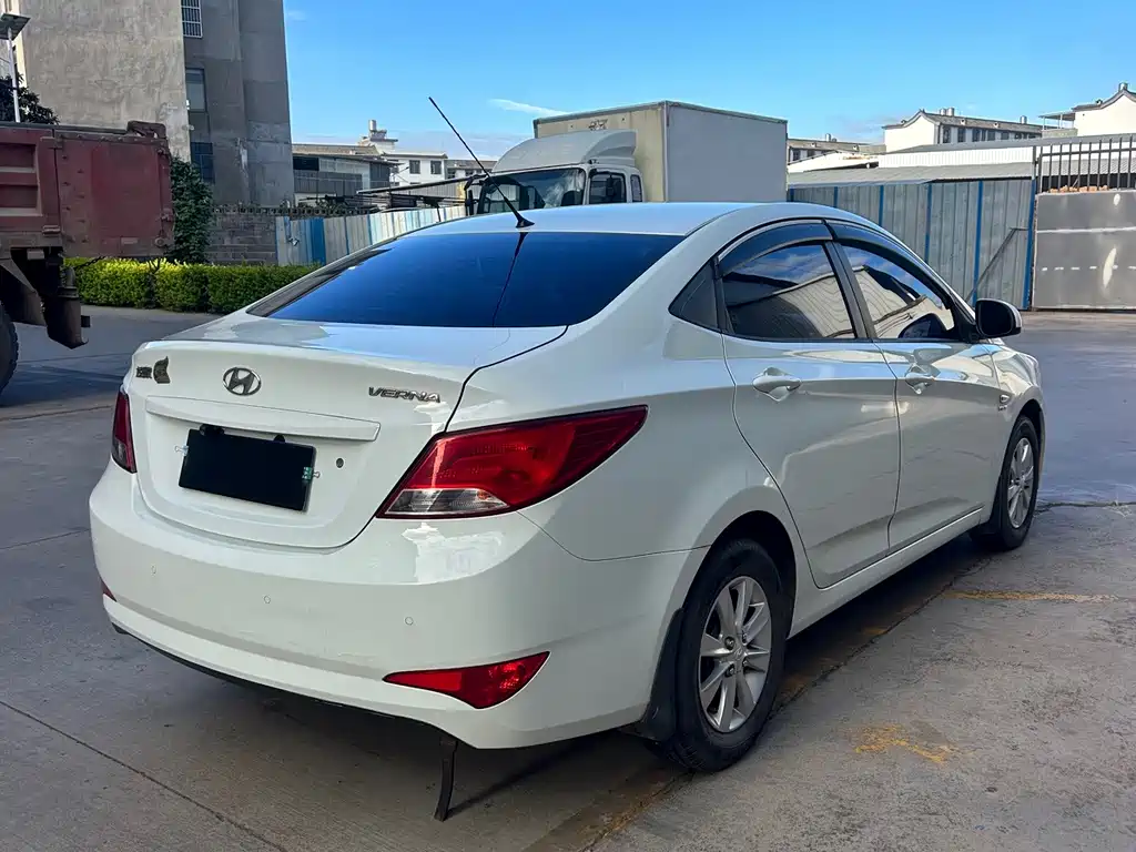 Hyundai Verna — миниатюра 7