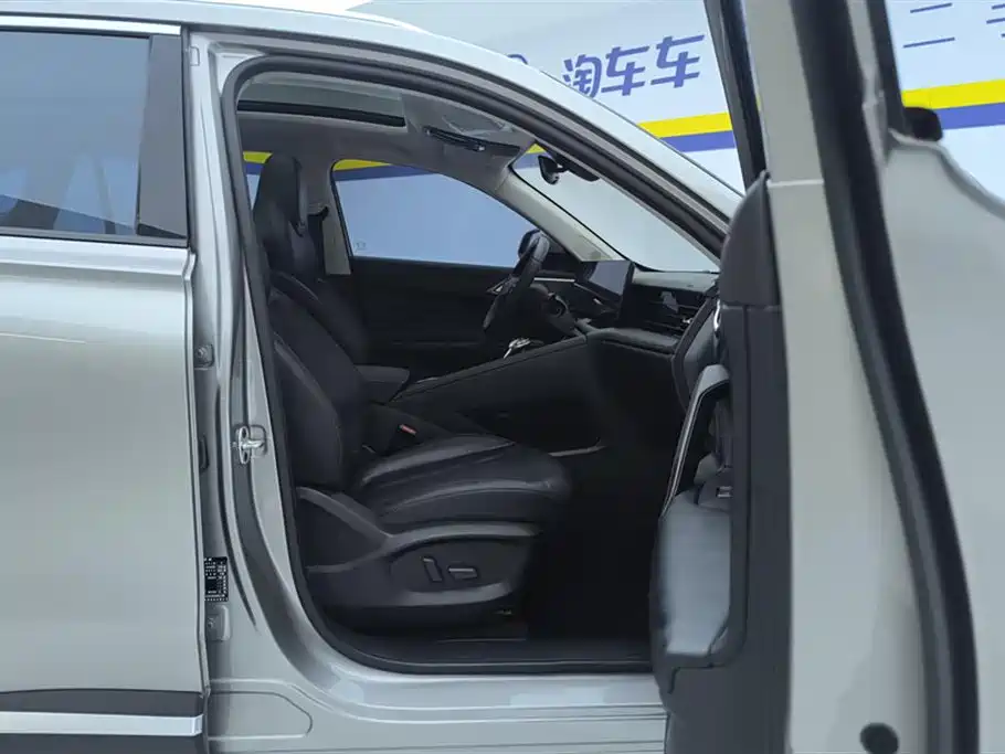 ROEWE RX5 NEW ENERGY