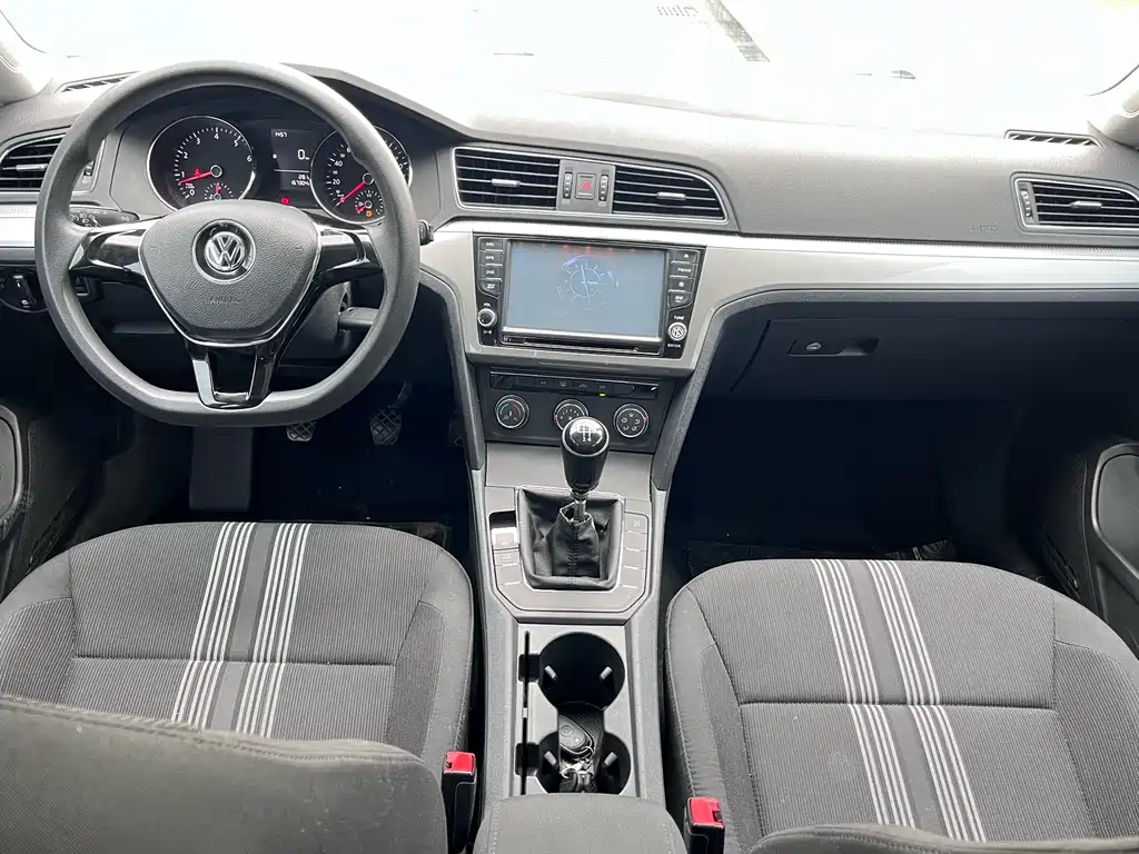 Volkswagen Lamando 2015 230TSI MT