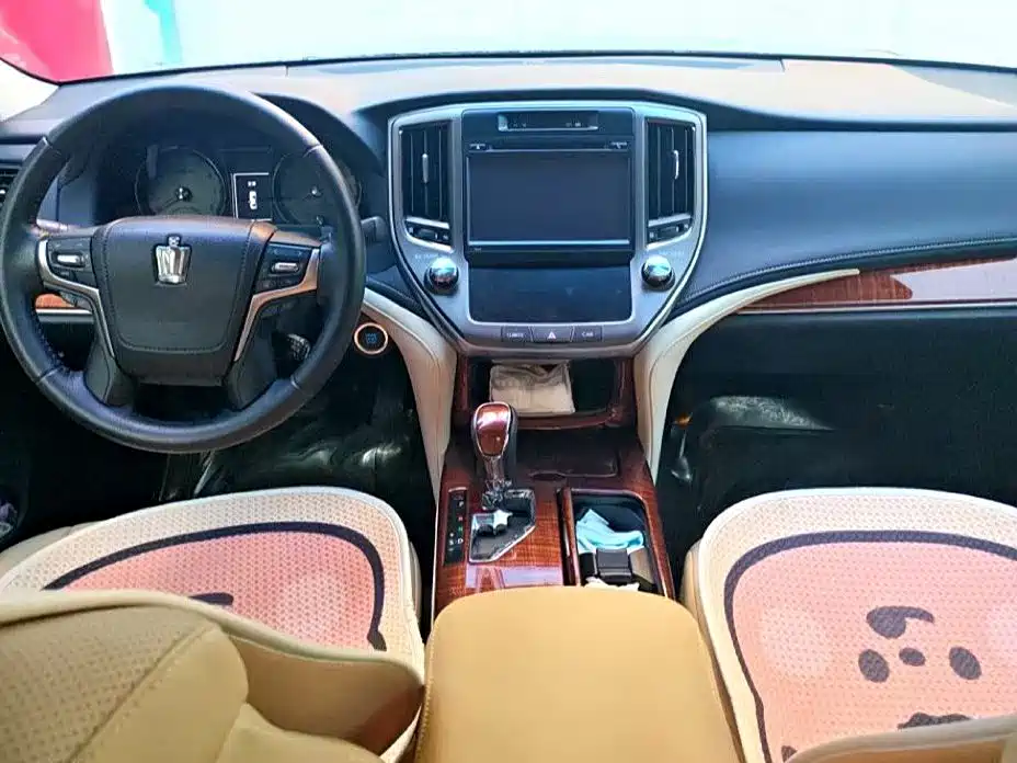 Toyota Crown — миниатюра 2