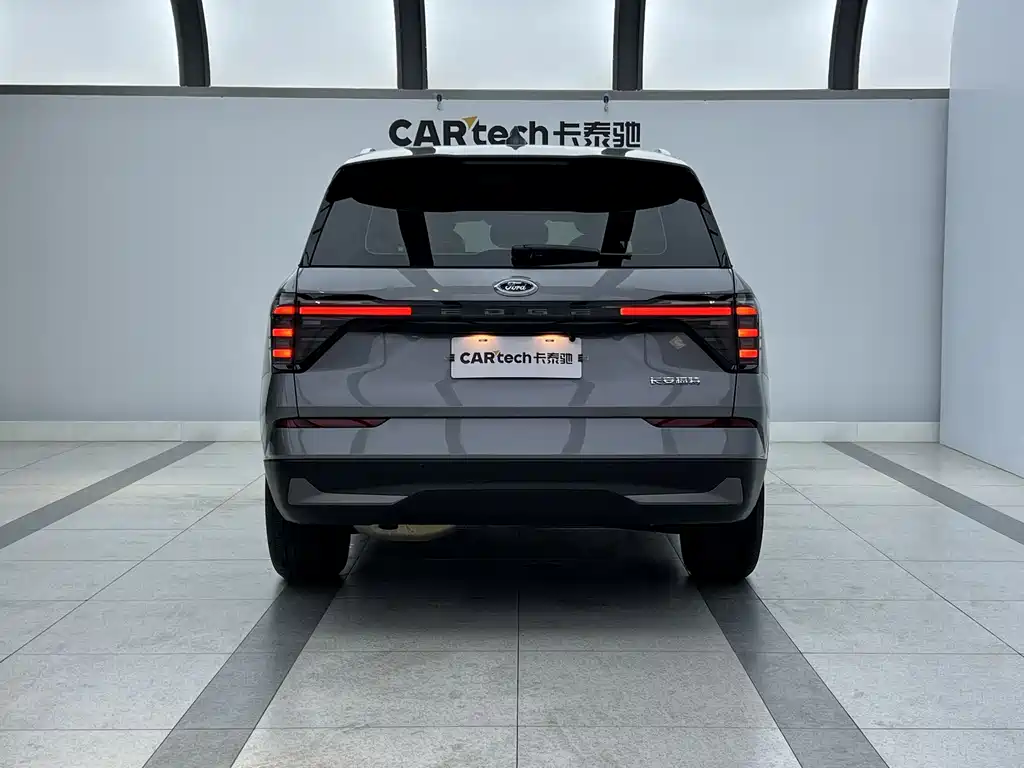 Ford Edge 2023 L 2.0T EcoBoost мест Luxury