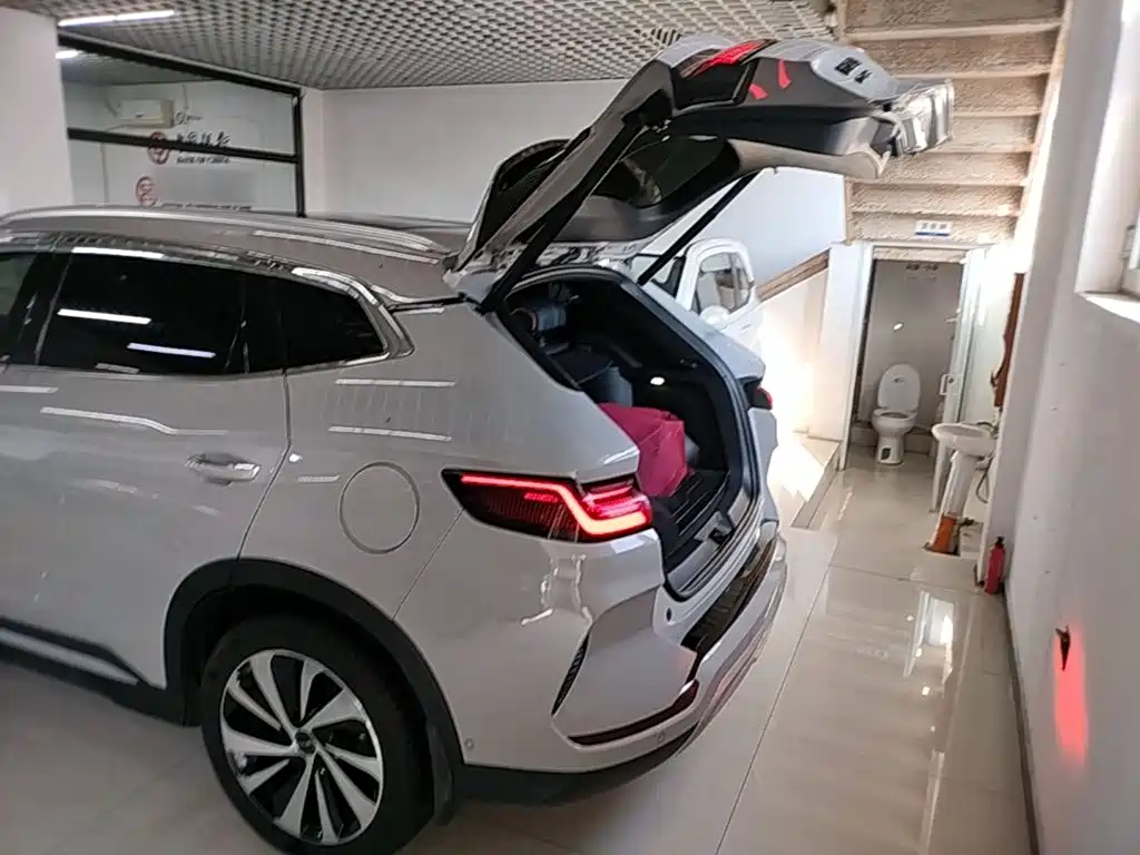 BYD Song Plus DM-i 2023 — фото 18