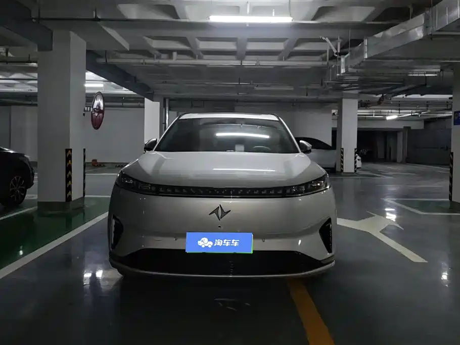 Dongfeng eπ008 2024 210Max 6 мест