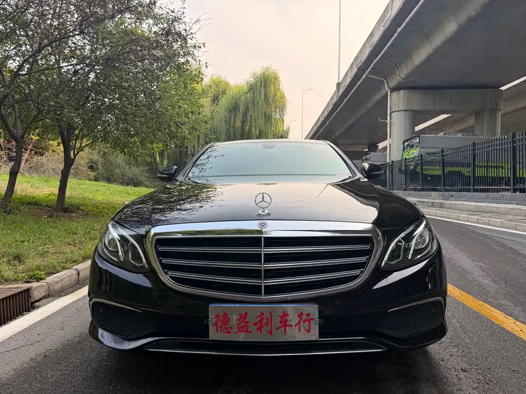 Mercedes-Benz E-Class — миниатюра 2