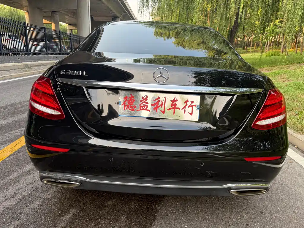 Mercedes-Benz E-Class — миниатюра 14